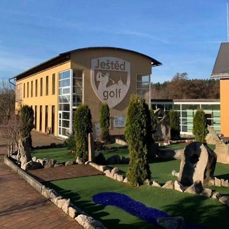 Jested Golf Restaurace A Penzion Svetla pod Jestedem Dış mekan fotoğraf