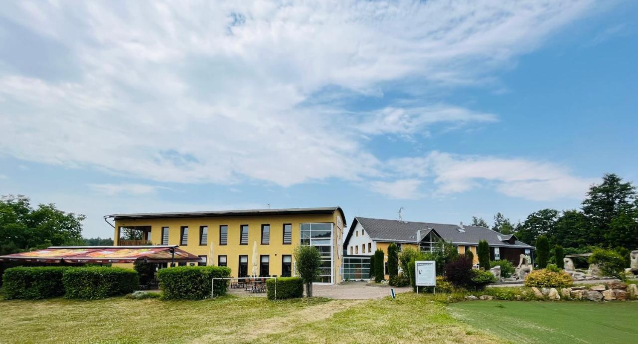 Jested Golf Restaurace A Penzion Svetla pod Jestedem Dış mekan fotoğraf