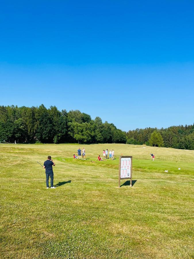 Jested Golf Restaurace A Penzion Svetla pod Jestedem Dış mekan fotoğraf