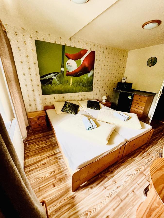 Jested Golf Restaurace A Penzion Svetla pod Jestedem Dış mekan fotoğraf